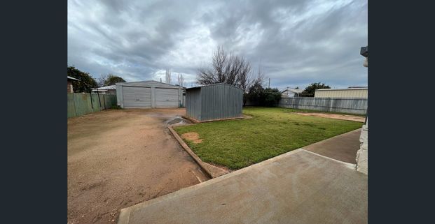 Century 21 Central West 02 6862 1265 - Photo 1