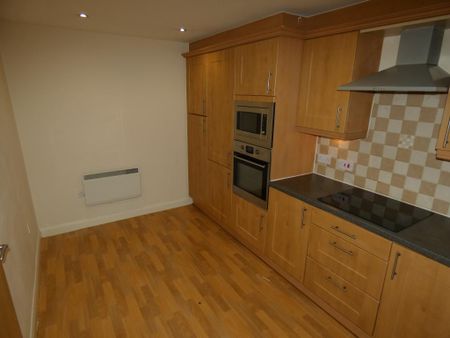 2 bedroom ground floor flat to rent - Photo 5