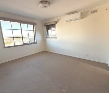 29 Carlisle Road, Hallam VIC - Photo 4