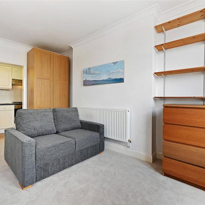 Studio to rent - Photo 1