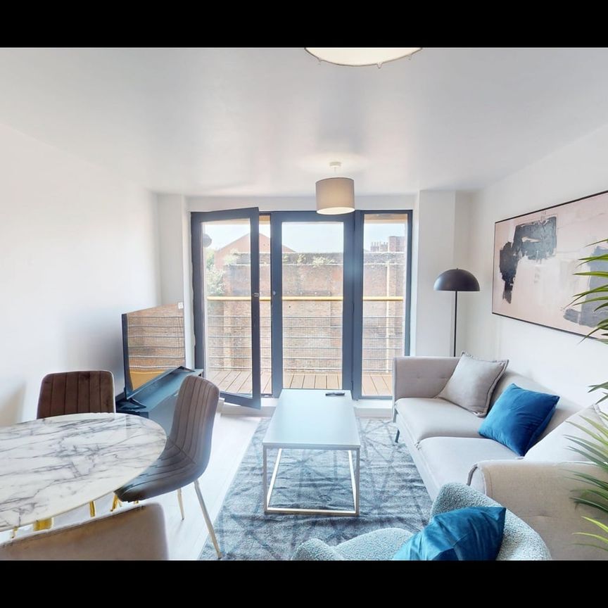 2 Bed Flat, Madison Square, L1 - Photo 1