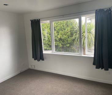 Fully renovated home, includes water and lawns - Photo 3