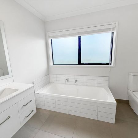 Immaculate townhouse with granny flat, solar & high spec finishes! - Photo 5