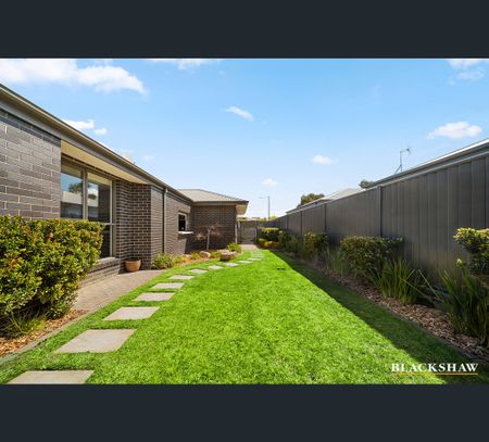 27 Griffiths Link, Googong, NSW 2620 - Photo 3