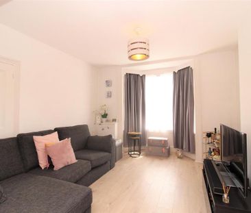 3 bedroom end of terrace house to rent - Photo 1