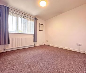 Sefton Grove, Tipton - Photo 4
