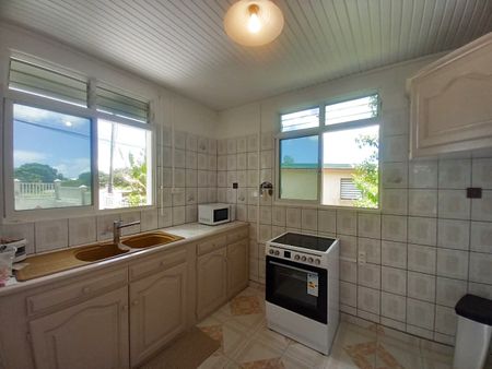 Location Maison 4 pièces 74m² STE ANNE 97180 - Photo 4