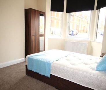 St Peters Avenue, Kettering, Northants, NN16 - Photo 3