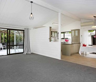 Stunning Estuary Views & Modern Living in Waiuku - Photo 1