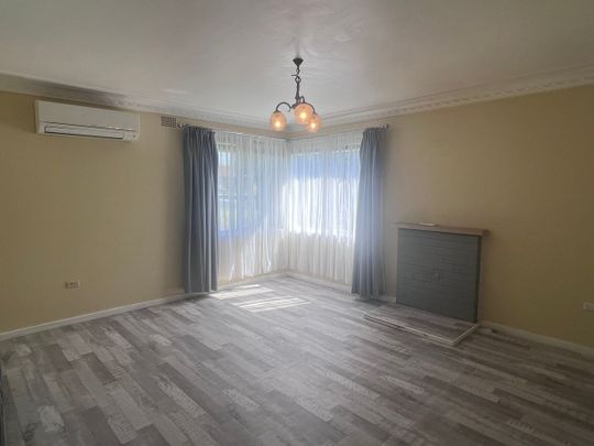 Cozy One Bedroom Home - With Ample Storage - Photo 1