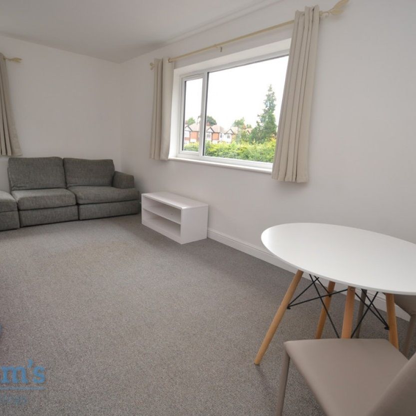 2 bed Flat for Rent - Photo 1