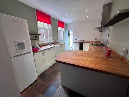 3 bedroom semi-detached house to rent - Photo 5