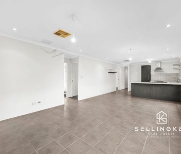 SellingKey Real Estate presents 35 Serisier Parkway, Queens Park! - Photo 2