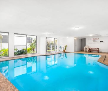 Light-Filled Sub-Penthouse with Panoramic Ocean and Valley Views - Photo 6