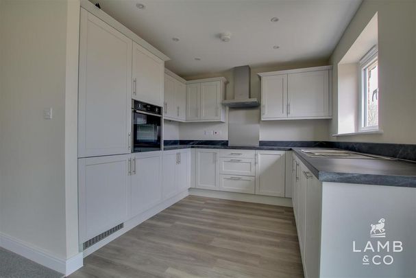 2 bedroom semi-detached bungalow to rent - Photo 1