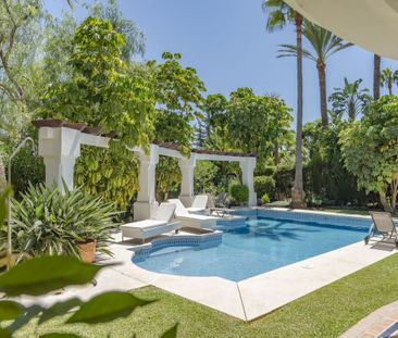Detached Villa · Nueva Andalucía - Photo 4