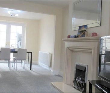 4 bedroom semi-detached house to rent - Photo 3