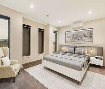 Modern and Spacious Home AVAILABLE 12th of NOVEMBER - Photo 6