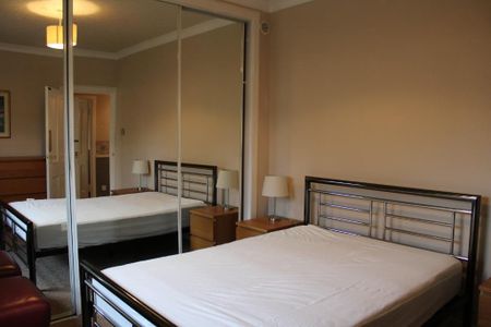 2 bed flat for rent in Priestfield - Photo 4