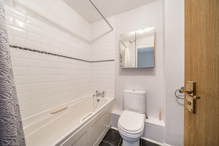 Palmer Road, Maidenbower, CRAWLEY - Photo 4