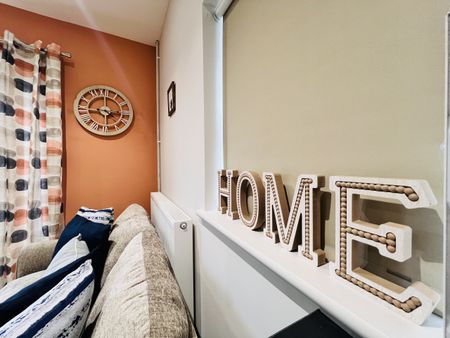 BEDROOM 3 – LARGE DOUBLE ENSUITE - Photo 3