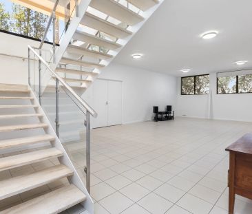 Contemporary Luxury Living in One of Perth's Most Exclusive Addresses - Photo 3