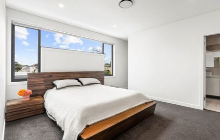 Modern Family Home - Photo 3