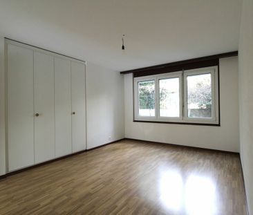 Appartement spacieux de 3.5 pièces rafraîchi avec vue lac - Photo 2