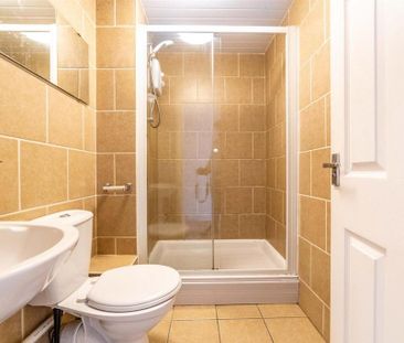 3 bedroom flat to rent - Photo 2