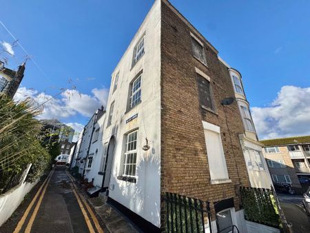 4 bedroom end of terrace house to rent - Photo 4