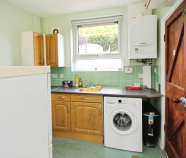 2 bedroom semi-detached house to rent - Photo 6