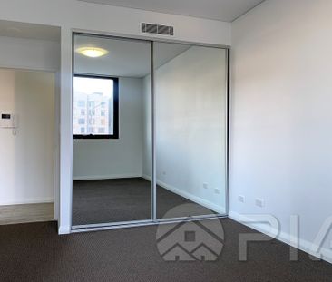 Nearly New One bedroom Apartment with Spectacular City Views - Photo 3