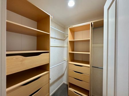 4-BEDROOM IN EAST TAMAKI - Photo 4