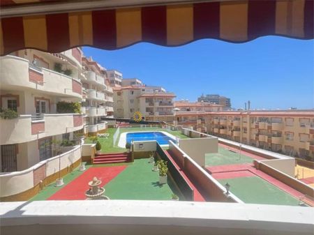 NICE SEMI-FURNISHED APARTMENT FOR RENT FOR LONG TERM IN FRONT OF THE BEACH IN BENALMADENA - Photo 3