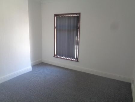 2 bedroom end of terrace house to rent - Photo 5