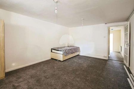 Heritage Close, Uxbridge, UB8 - Photo 3