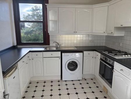 3 bedroom flat to rent - Photo 5