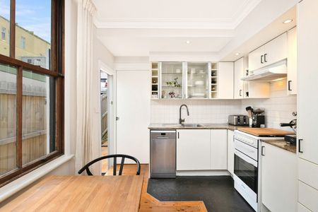 Charming Home With Comfort And Style - Photo 2