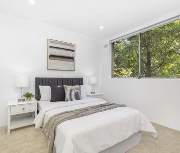 Renovated Three-Bedroom Retreat in Ultra Convenient Location Moment... - Photo 1