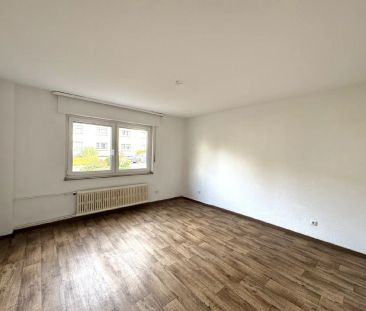 Großzügige Erdgeschosswohnung mit Balkon in Bredeney! - Photo 2
