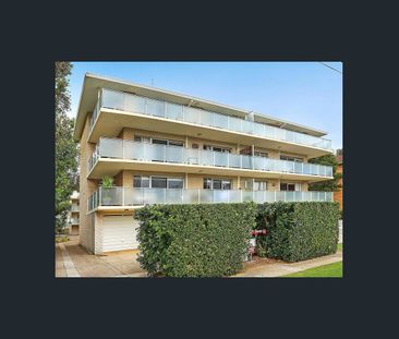 Well maintained beachside apartment on first level - Photo 1