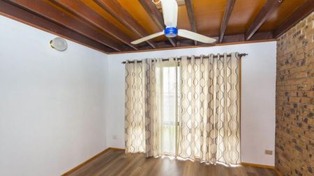 Three Bedroom Home Located Near Public Transport - Photo 4