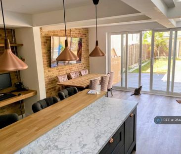 3 bedroom semi-detached house to rent - Photo 3