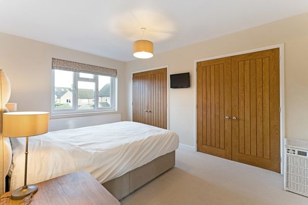 4 bedroom detached house to rent - Photo 1