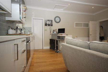 1 bedroom flat to rent - Photo 2