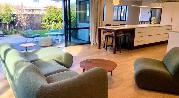 Stunning Executive Fully Furnished Family Home in Private Peaceful Location! - Photo 1