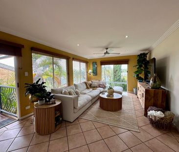 Helensvale - Photo 2