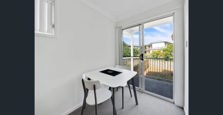 MODERN, FULLY FURNISHED STUDIO APARTMENT - Photo 2