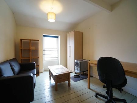 Bosuns Cottage, 44 Garth Road - Photo 3