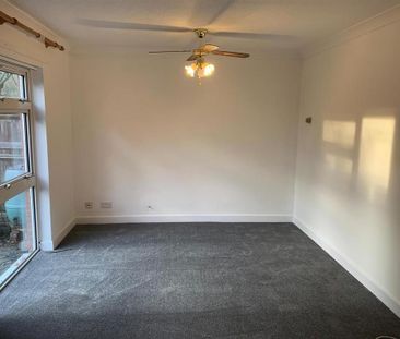 3 bedroom end of terrace house to rent - Photo 4